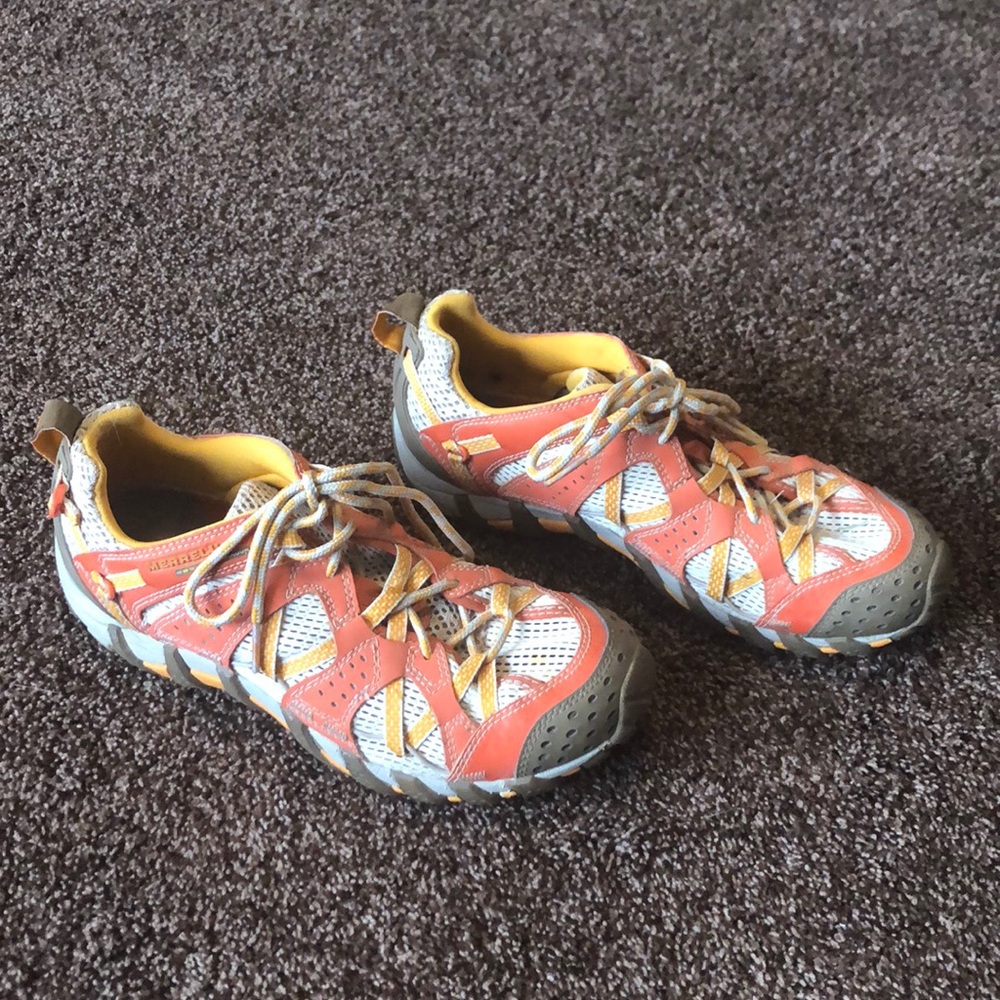 Merrell Women’s size 7 shoes